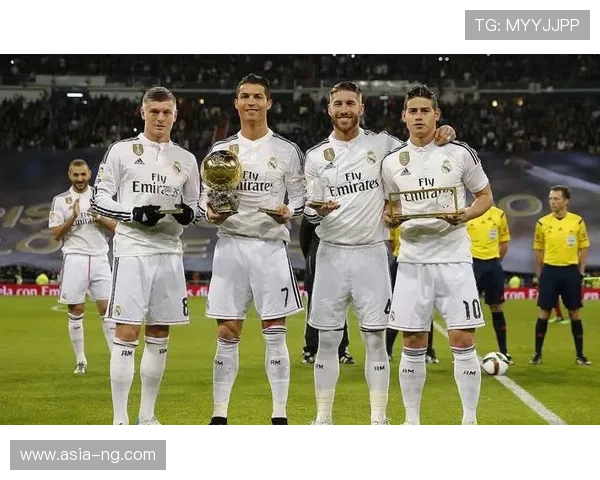 奥斯梅恩转会传闻再起,前尼日利亚主帅透露皇马可能成新东家 奥斯梅恩转会传闻再起,前尼日利亚主帅透露皇马可能成新东家